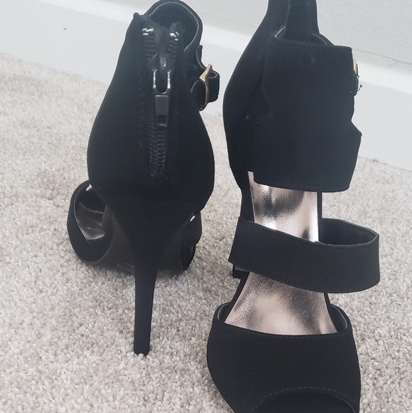 SEXY BLACK HEELS - Picture 8 of 12